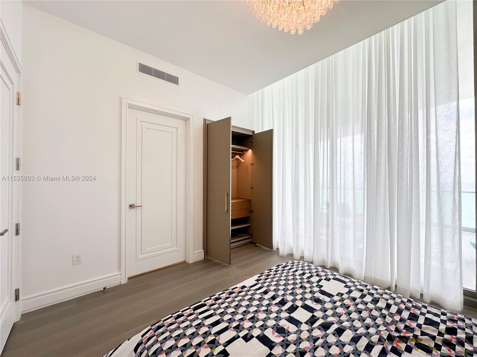 17901 Collins Ave # 1607