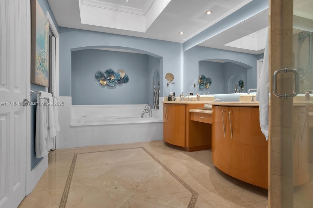 17875 Collins Ave # 2105