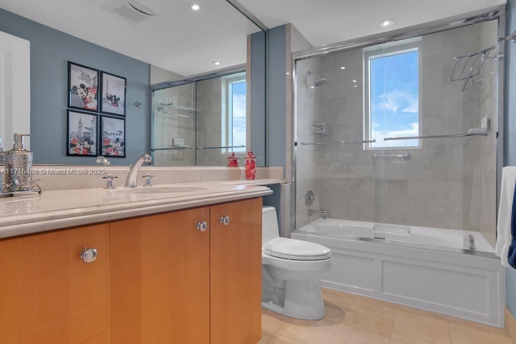 17875 Collins Ave # 2105