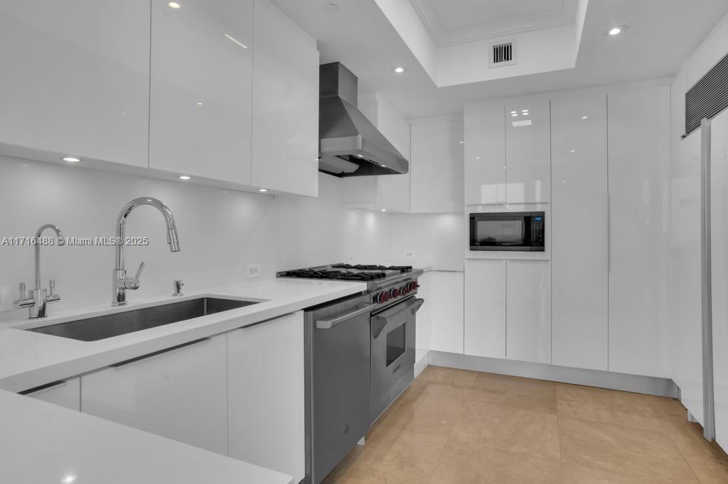 17875 Collins Ave # 2105