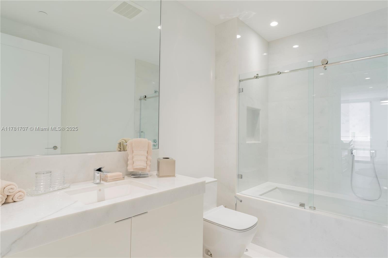 17975 Collins Avenue # 401