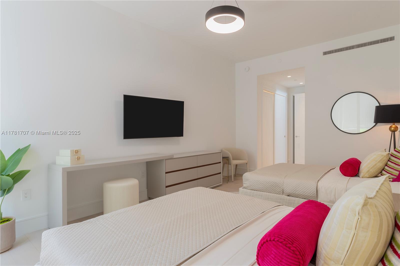 17975 Collins Avenue # 401