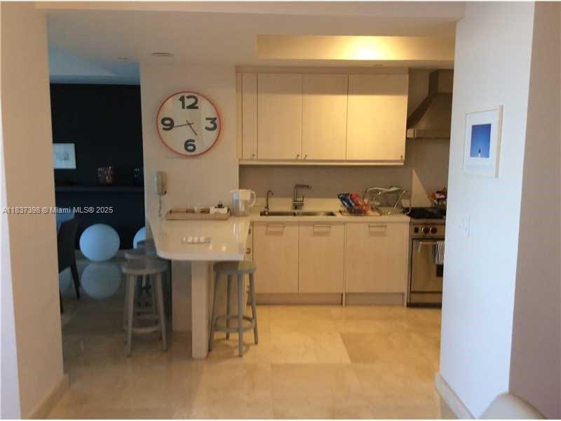 17875 Collins Ave # 505