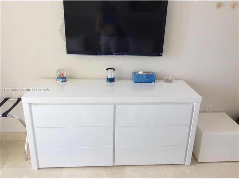 17875 Collins Ave # 505