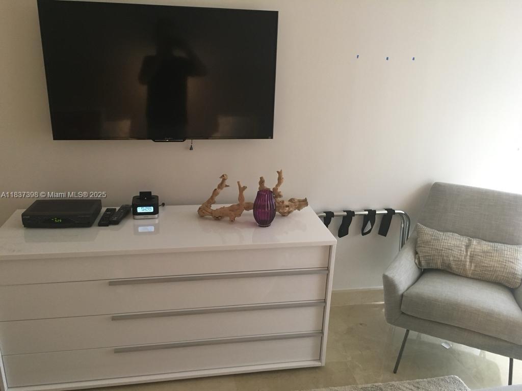 17875 Collins Ave # 505