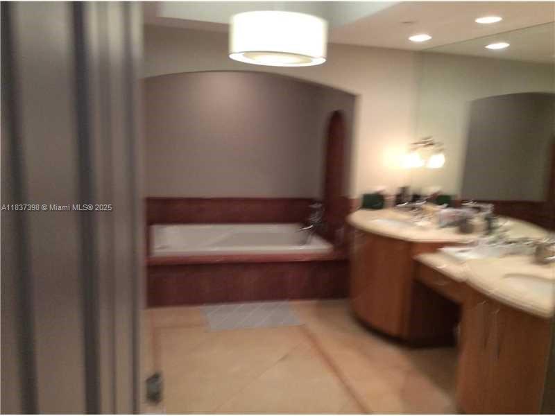 17875 Collins Ave # 505