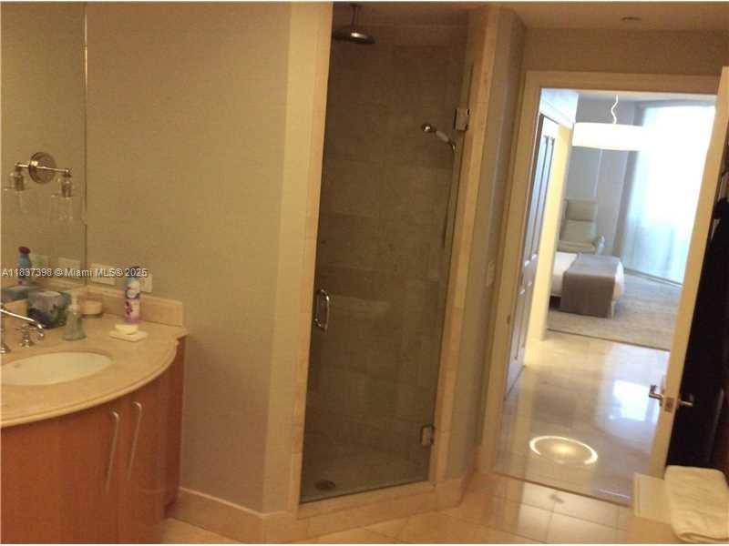 17875 Collins Ave # 505