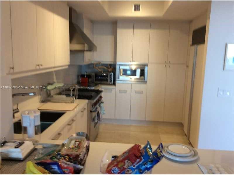 17875 Collins Ave # 505