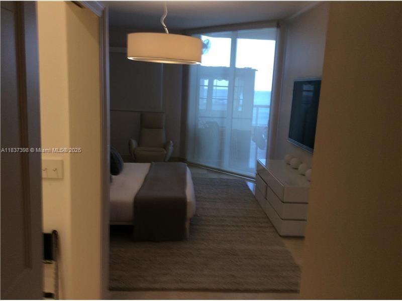 17875 Collins Ave # 505