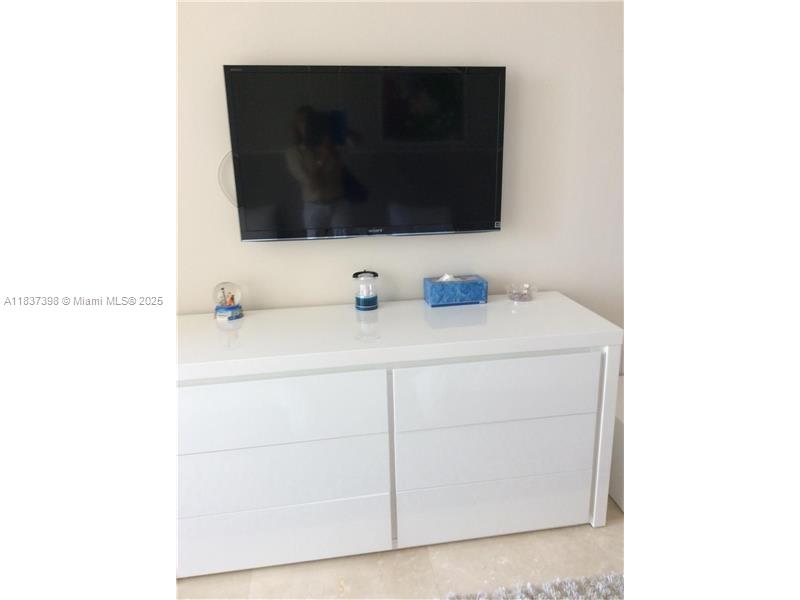 17875 Collins Ave # 505