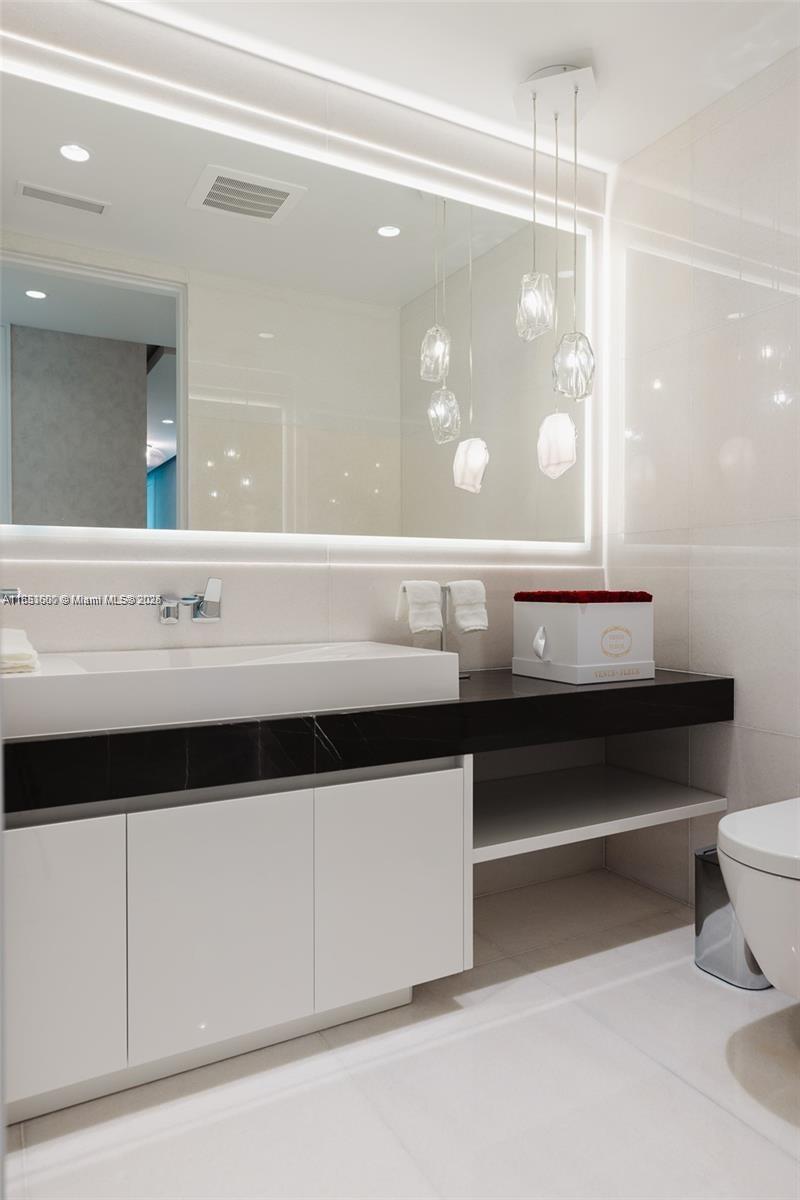 17975 COLLINS AVENUE # 3202