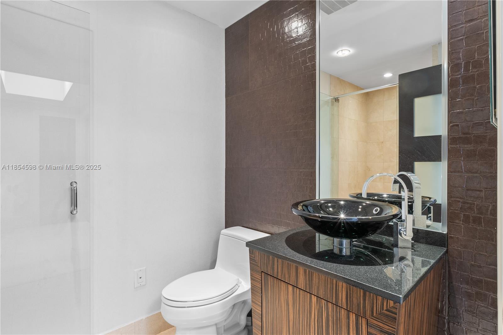 17875 Collins Ave # 705