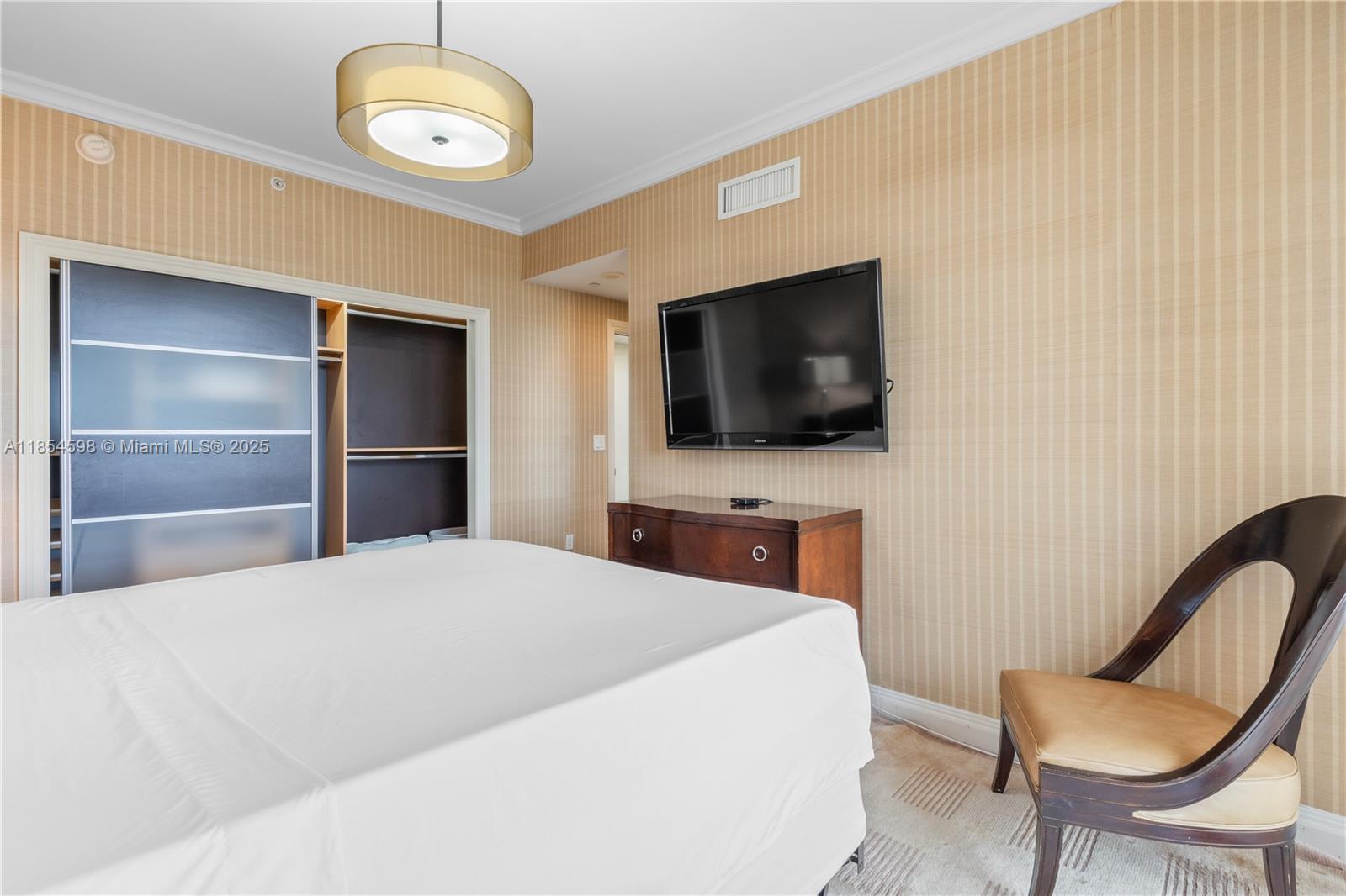 17875 Collins Ave # 705