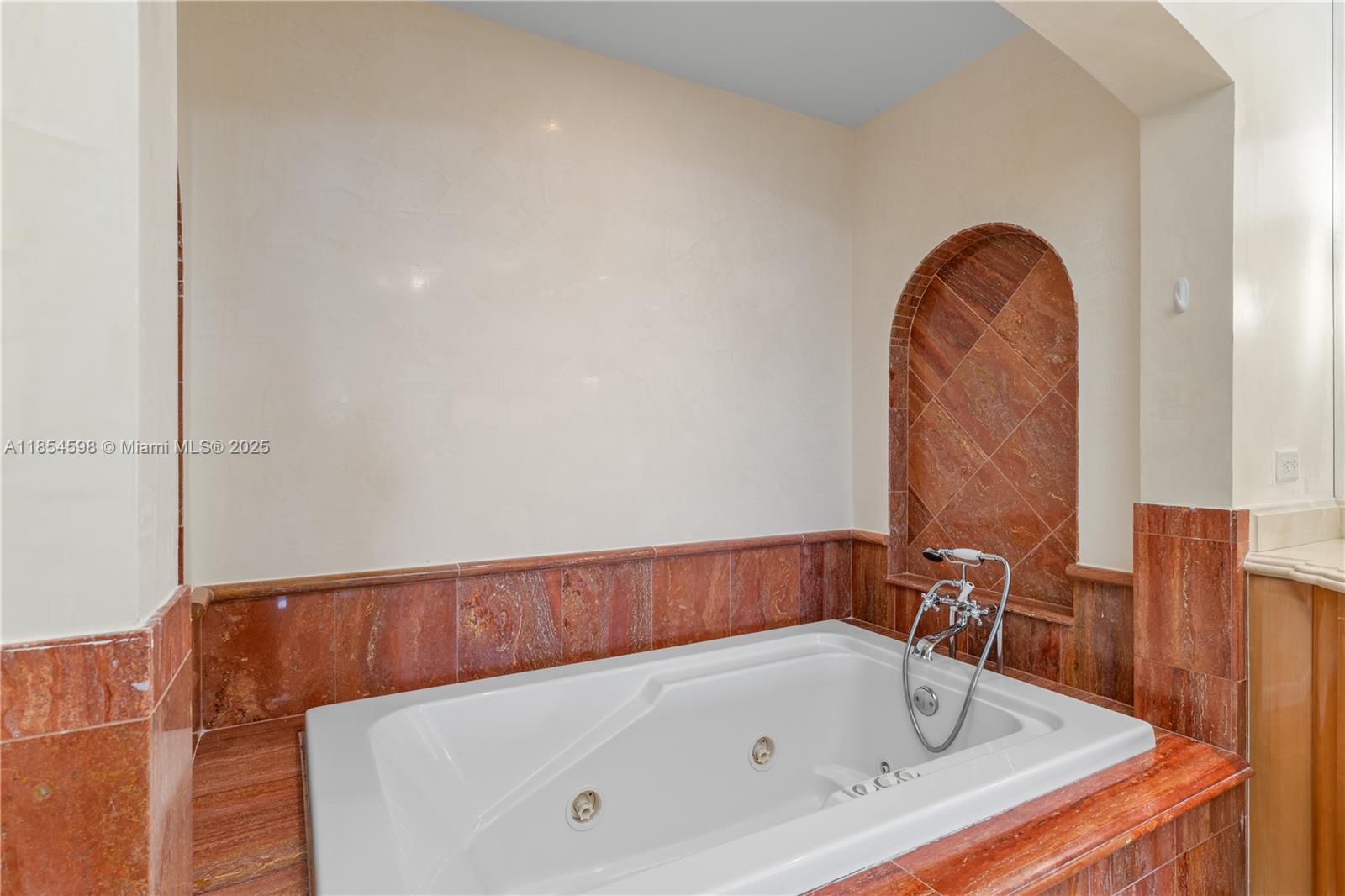 17875 Collins Ave # 705