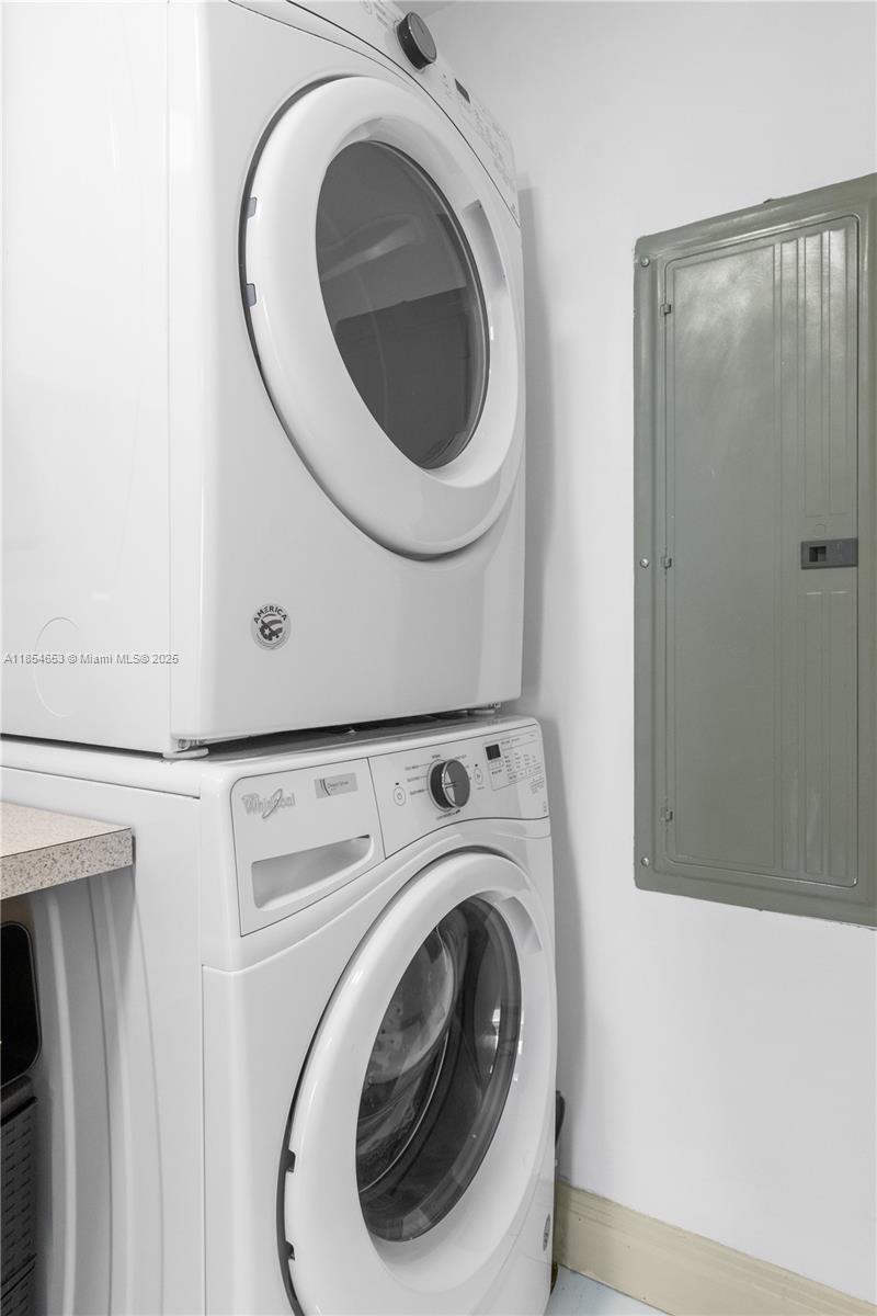 17875 Collins Ave # 705