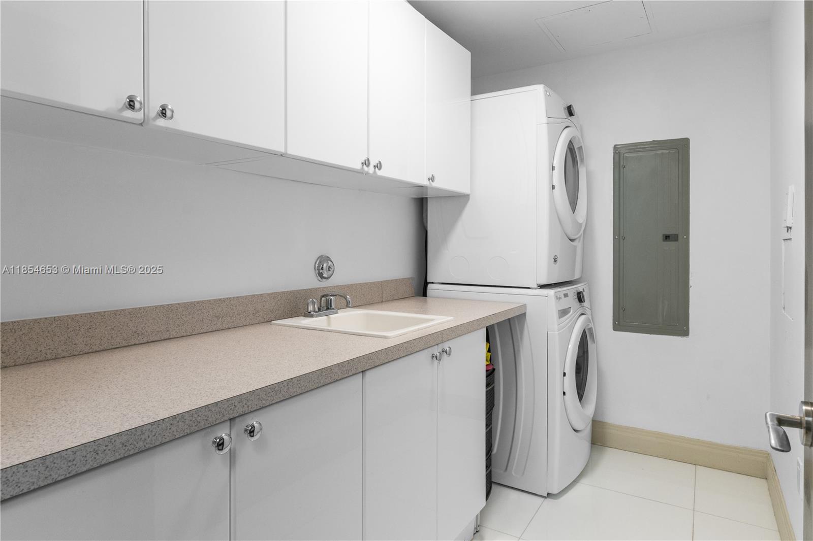 17875 Collins Ave # 705