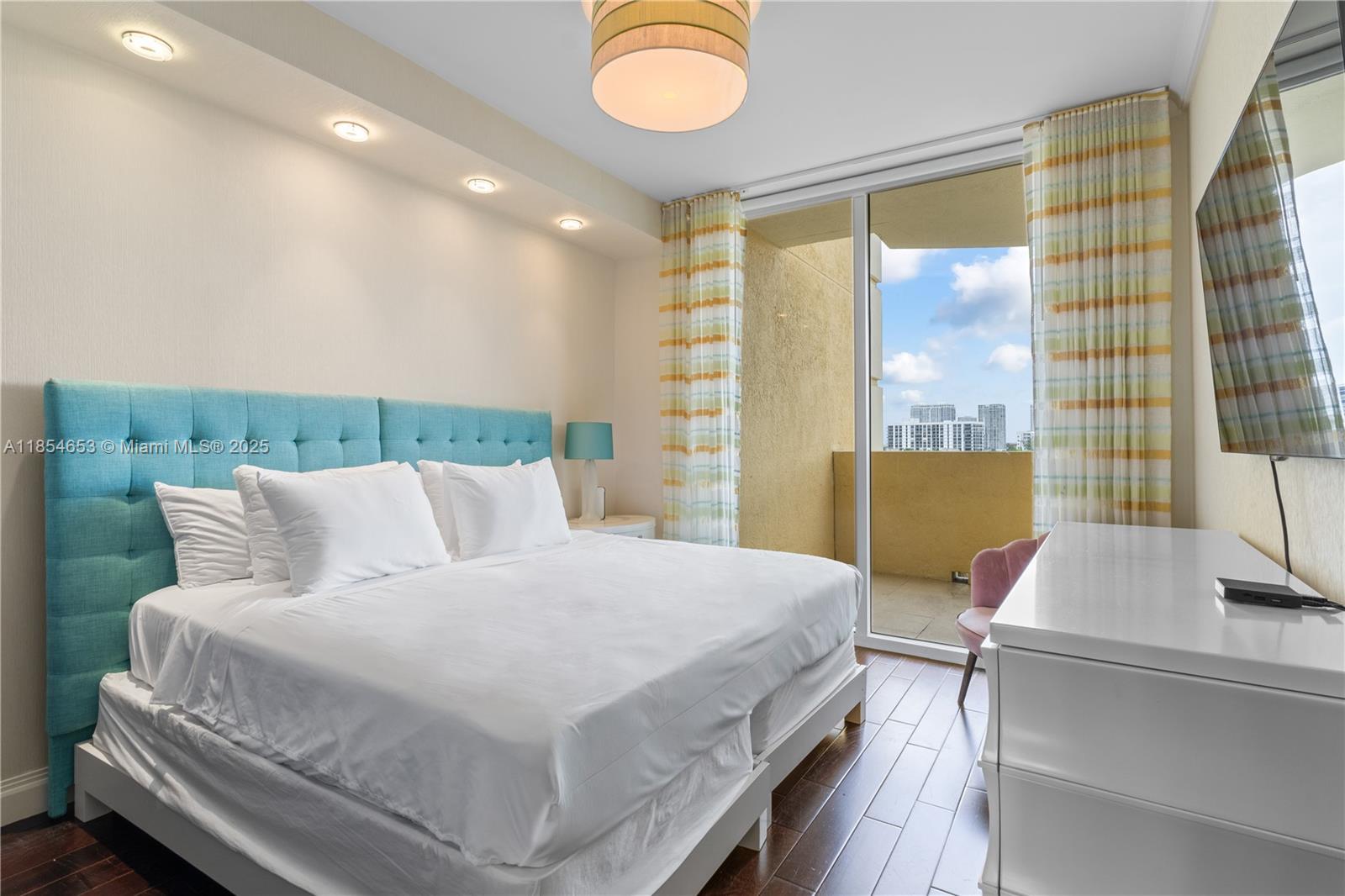 17875 Collins Ave # 705