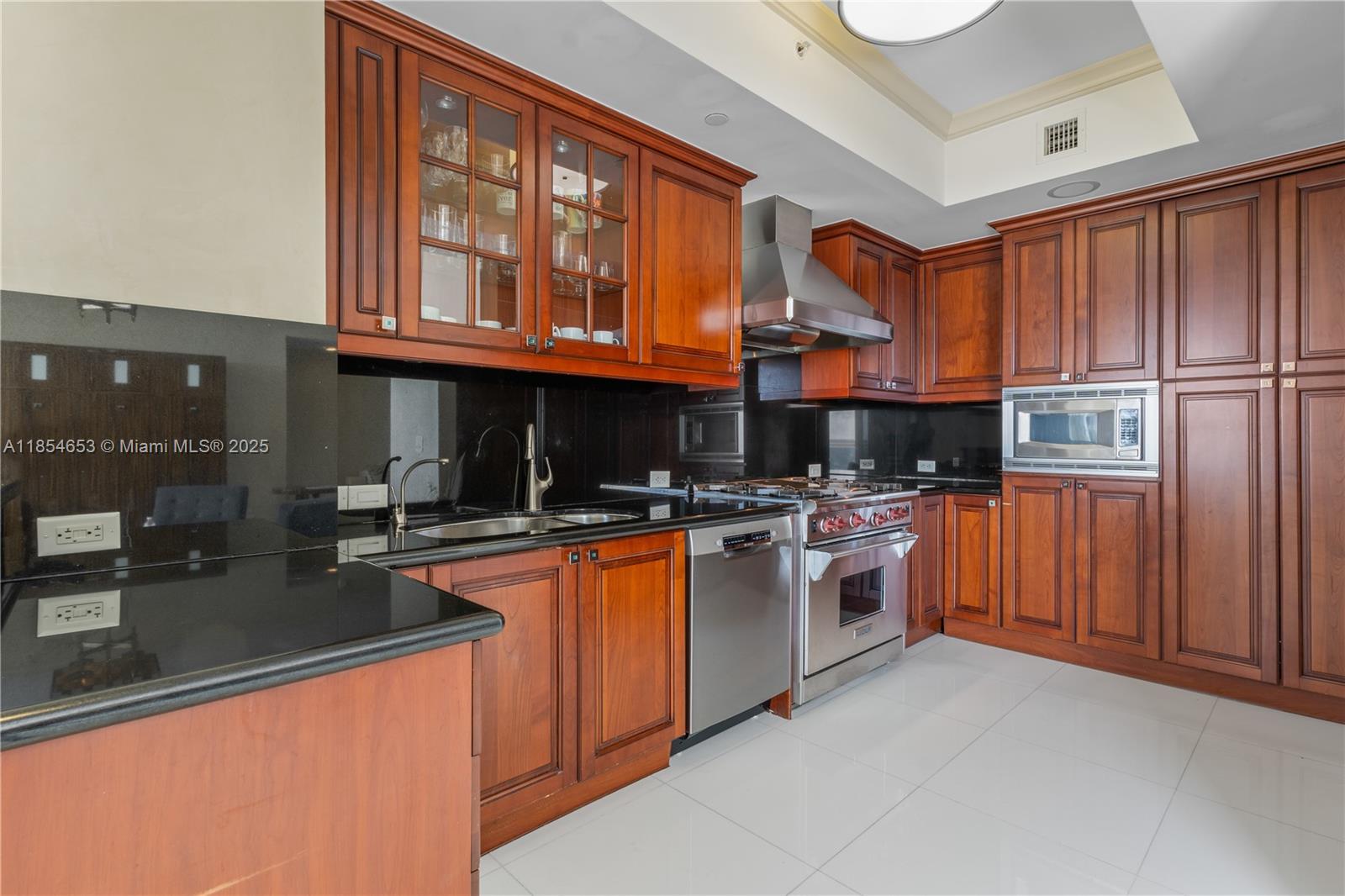 17875 Collins Ave # 705