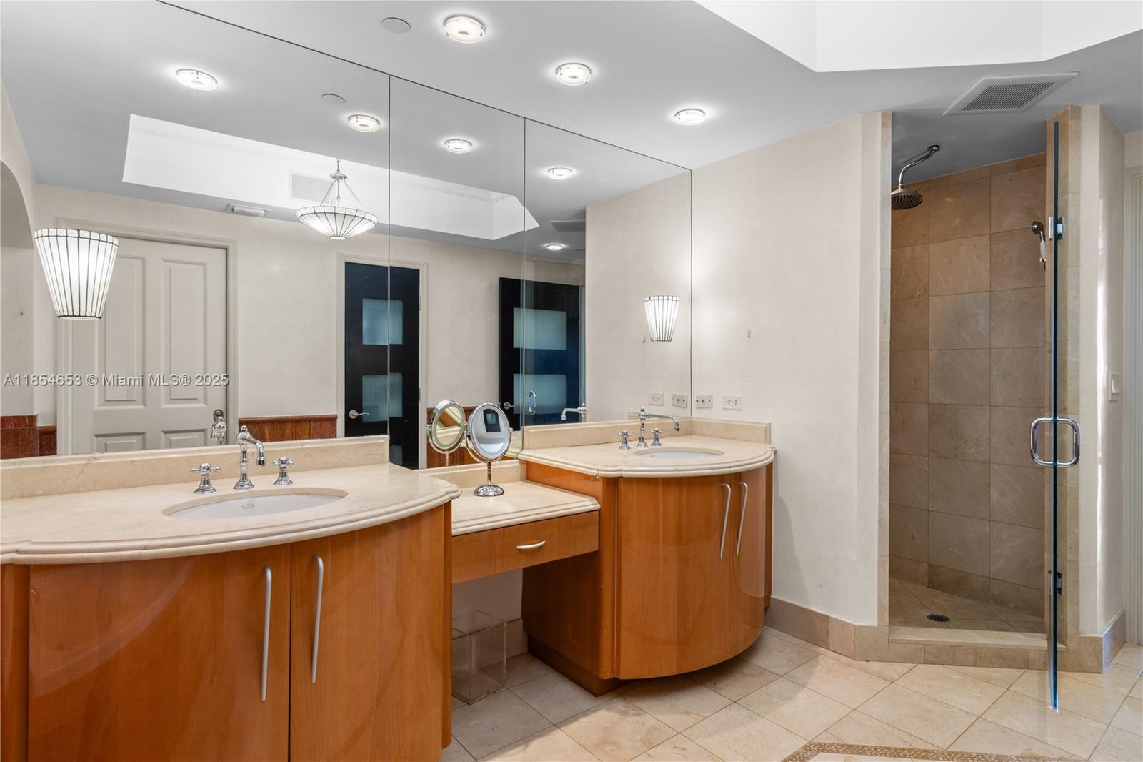 17875 Collins Ave # 705