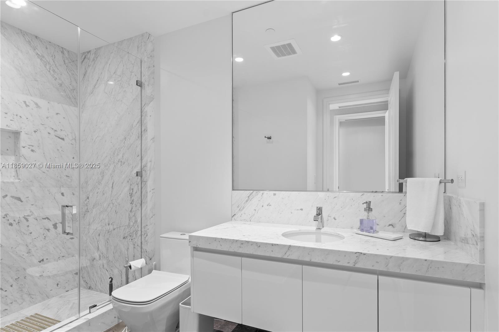 17901 Collins Ave # 2103