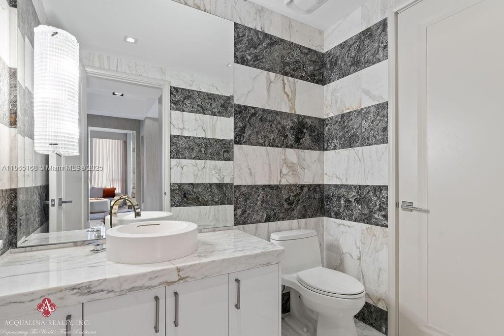 17749 Collins Ave # 902