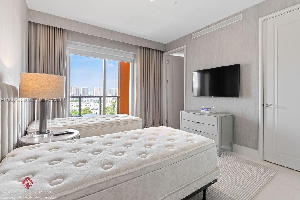 17749 Collins Ave # 902