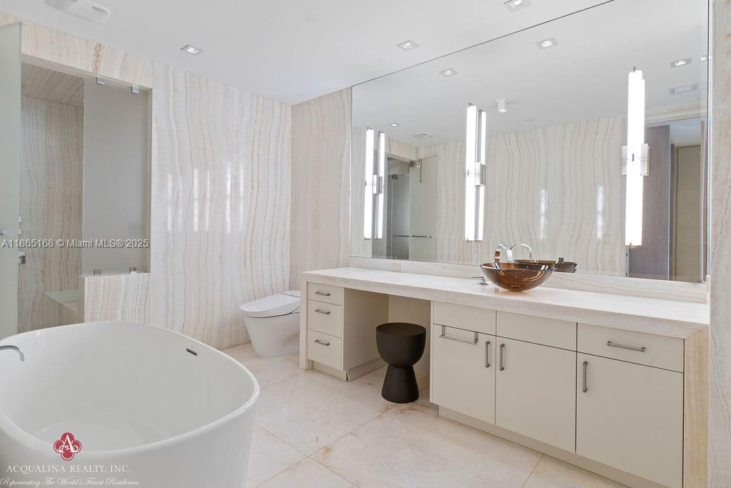 17749 Collins Ave # 902