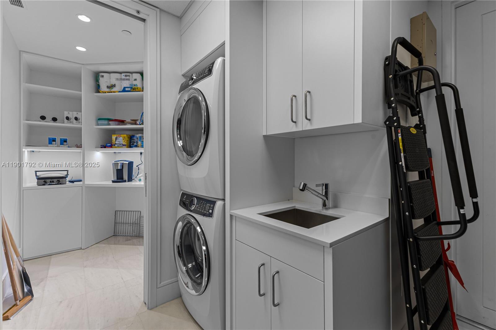 17975 Collins Ave # 1602, Sunny Isles Beach Unit: N-1602