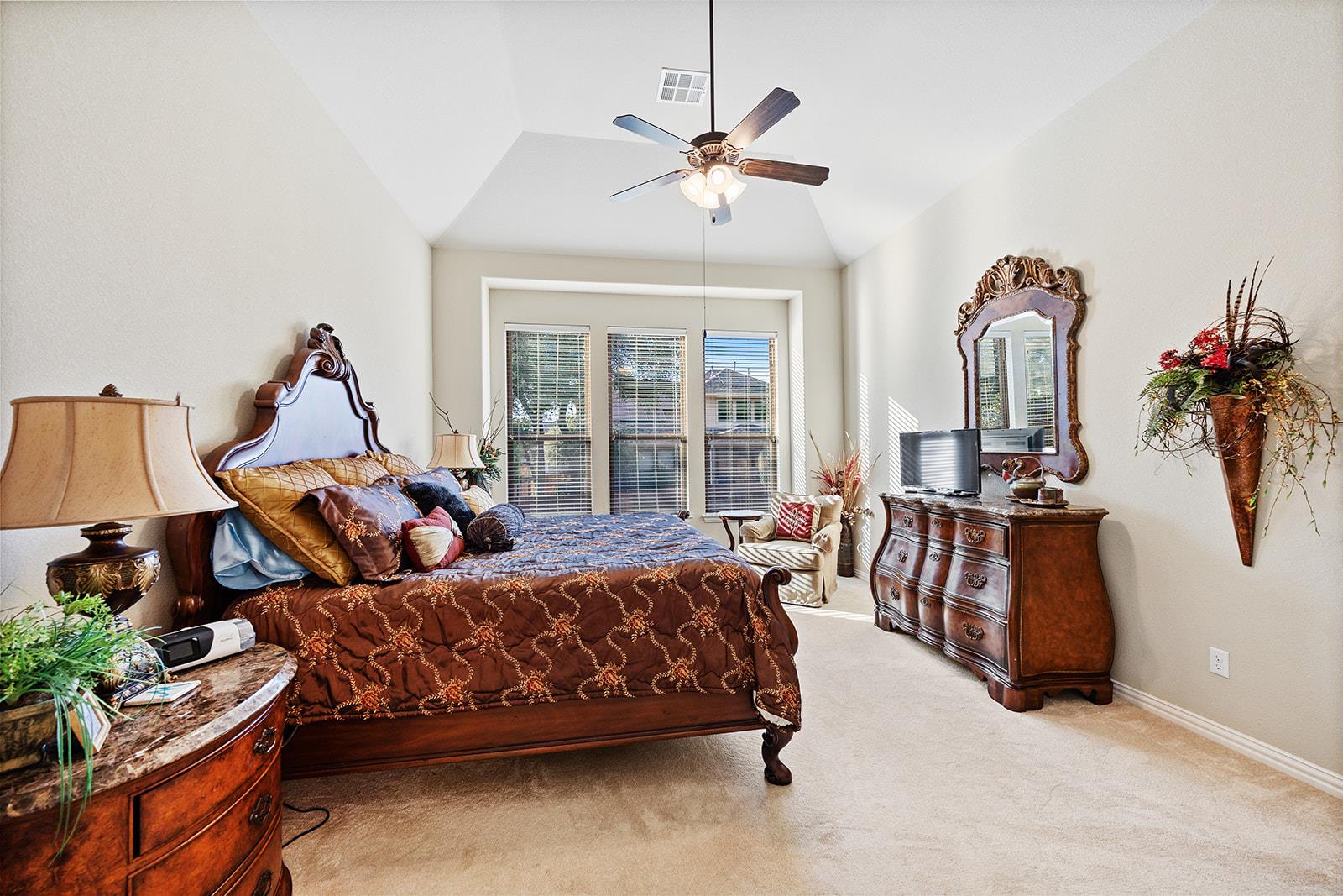 128 Lady Bird LN