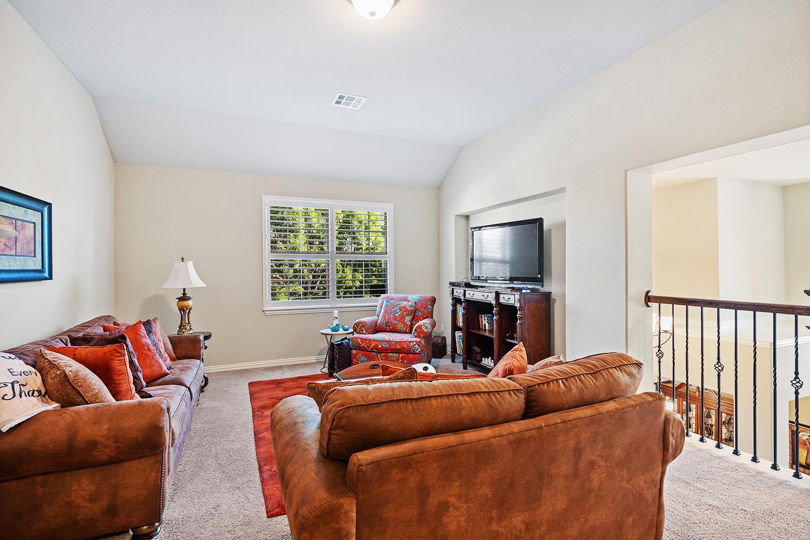 128 Lady Bird LN