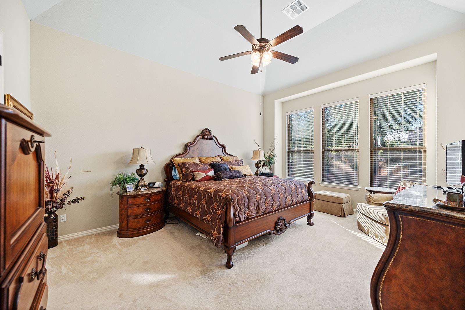 128 Lady Bird LN