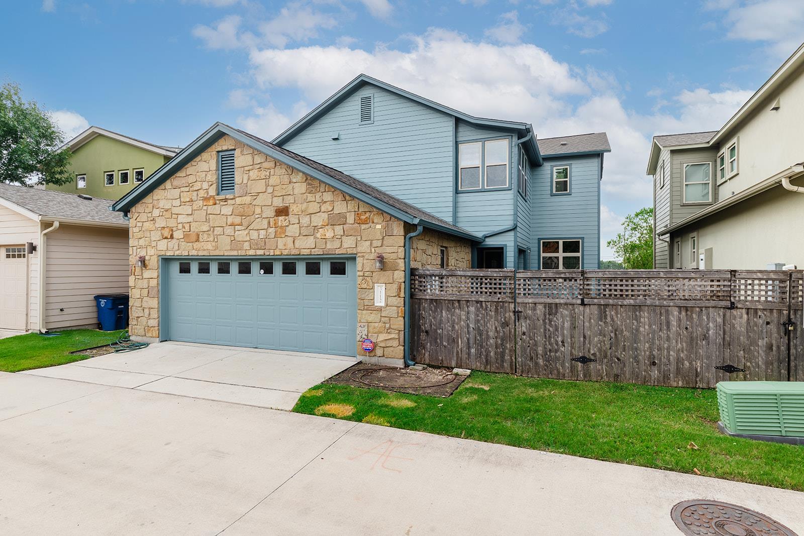 3112 Tom Miller ST