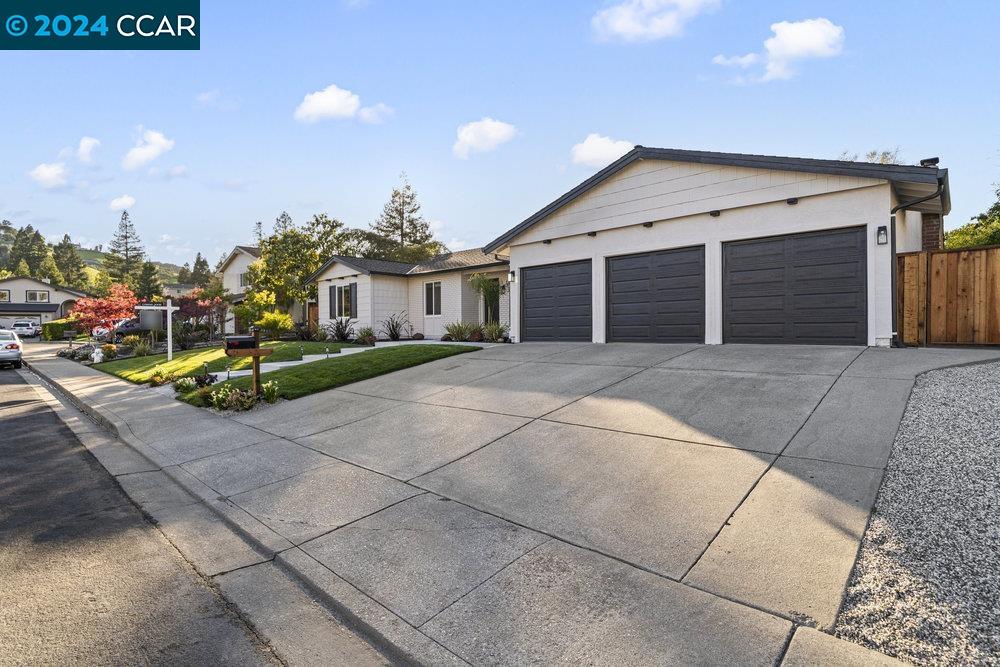 3712 Segovia Ct