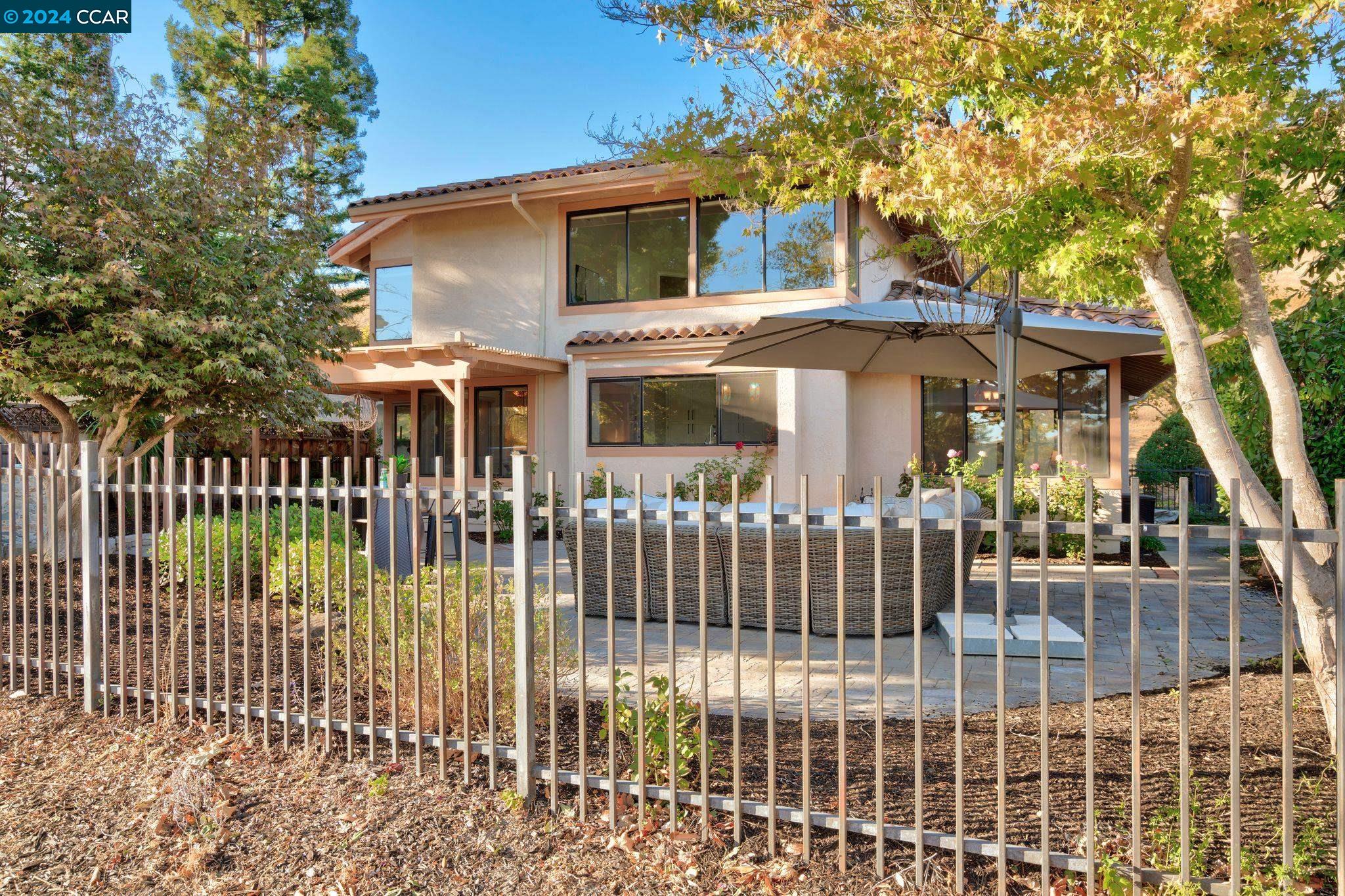 450 Live Oak Dr