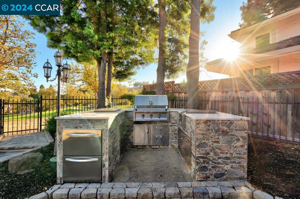 450 Live Oak Dr