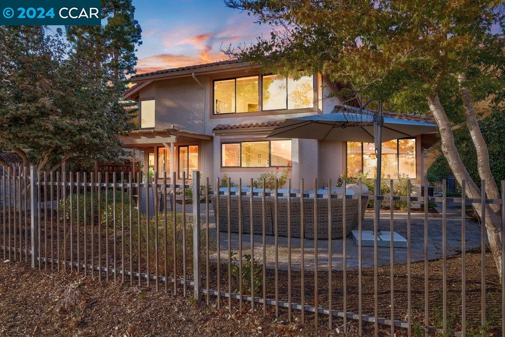 450 Live Oak Dr