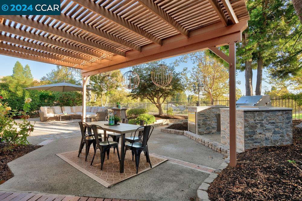 450 Live Oak Dr