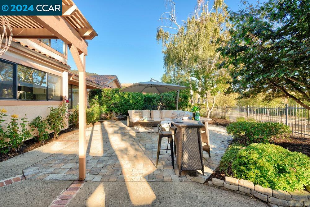 450 Live Oak Dr