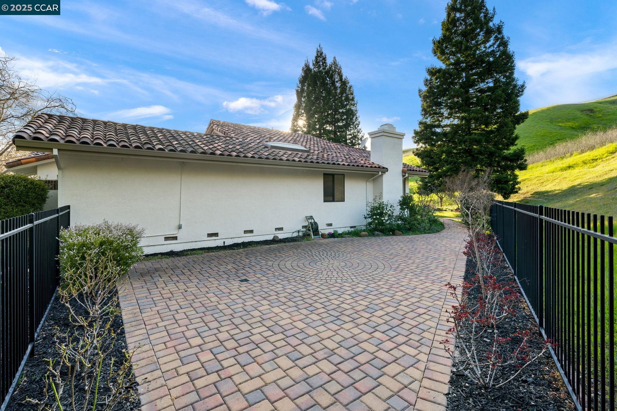 387 Live Oak Dr