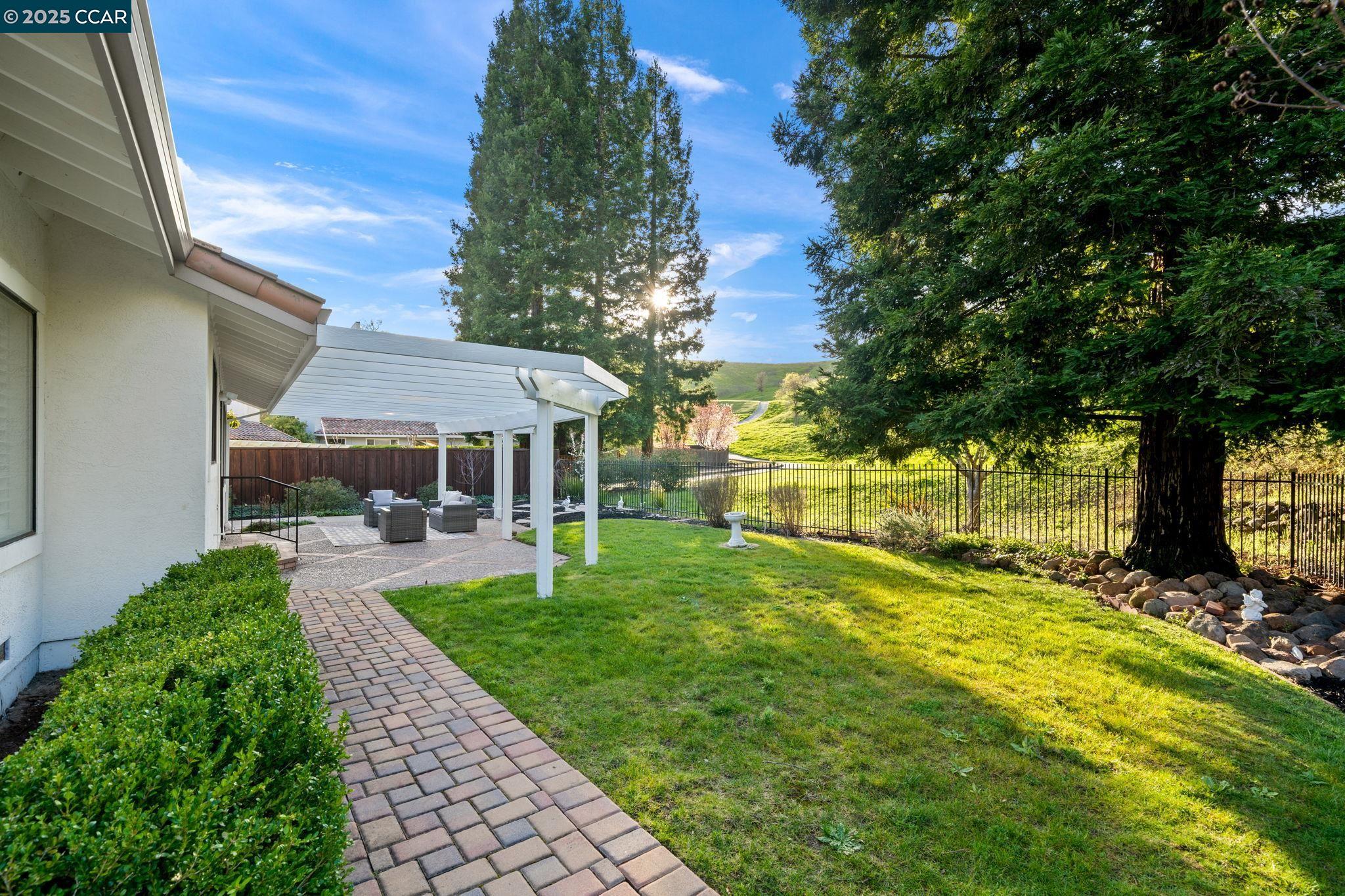 387 Live Oak Dr
