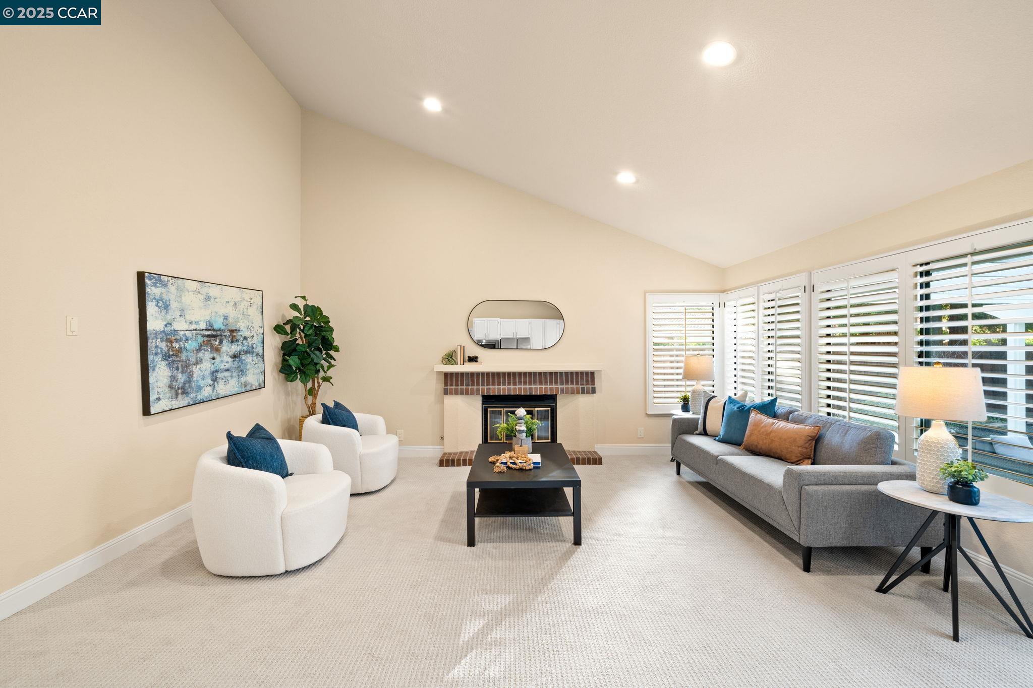 387 Live Oak Dr