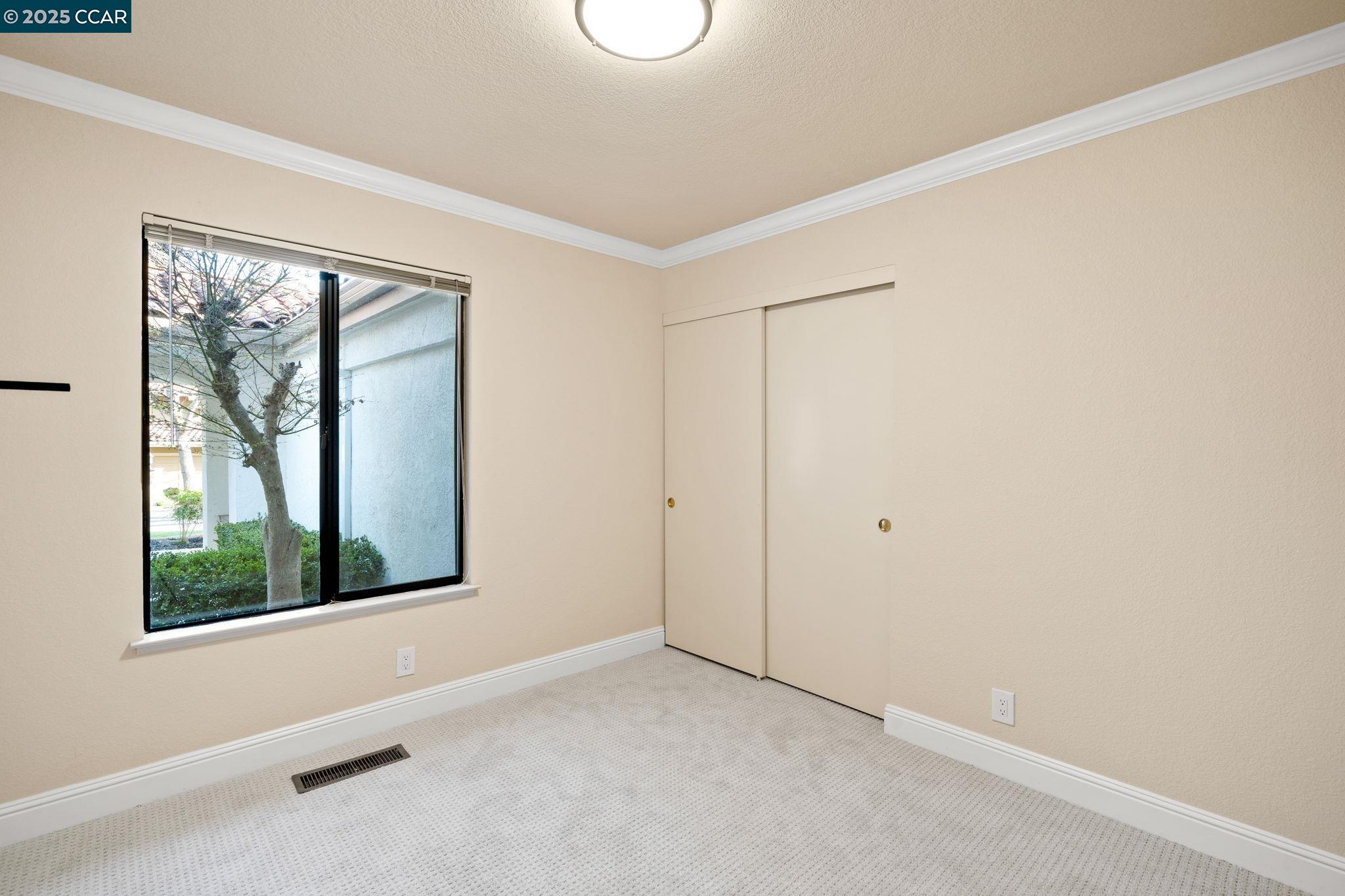 387 Live Oak Dr