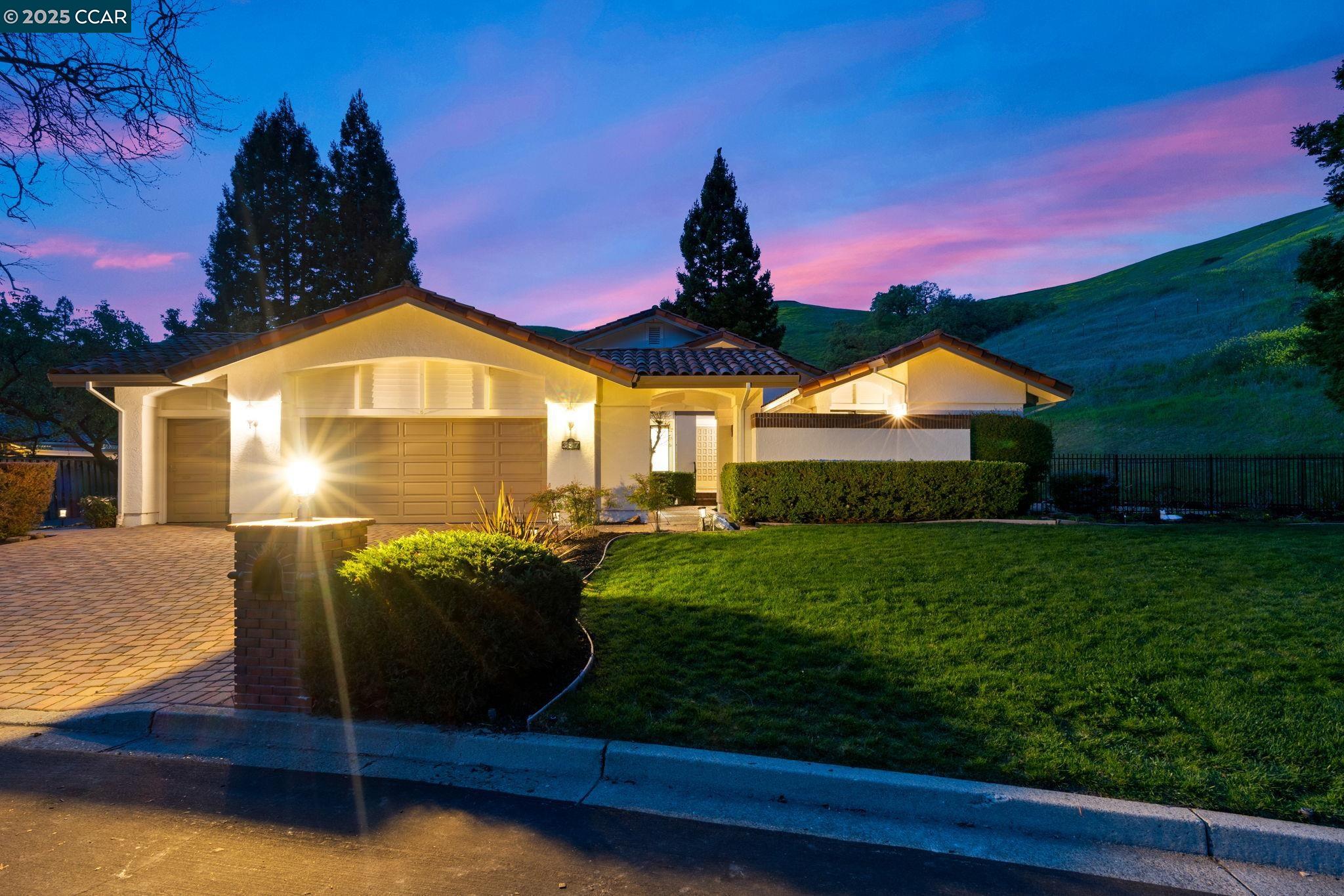 387 Live Oak Dr