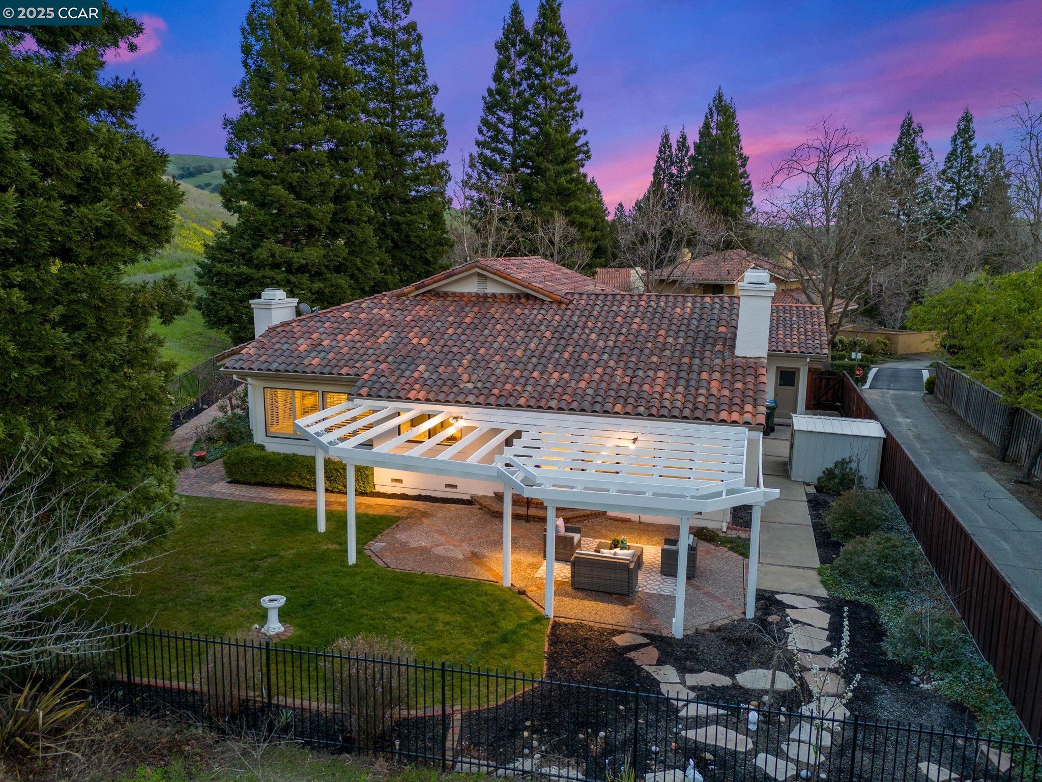 387 Live Oak Dr