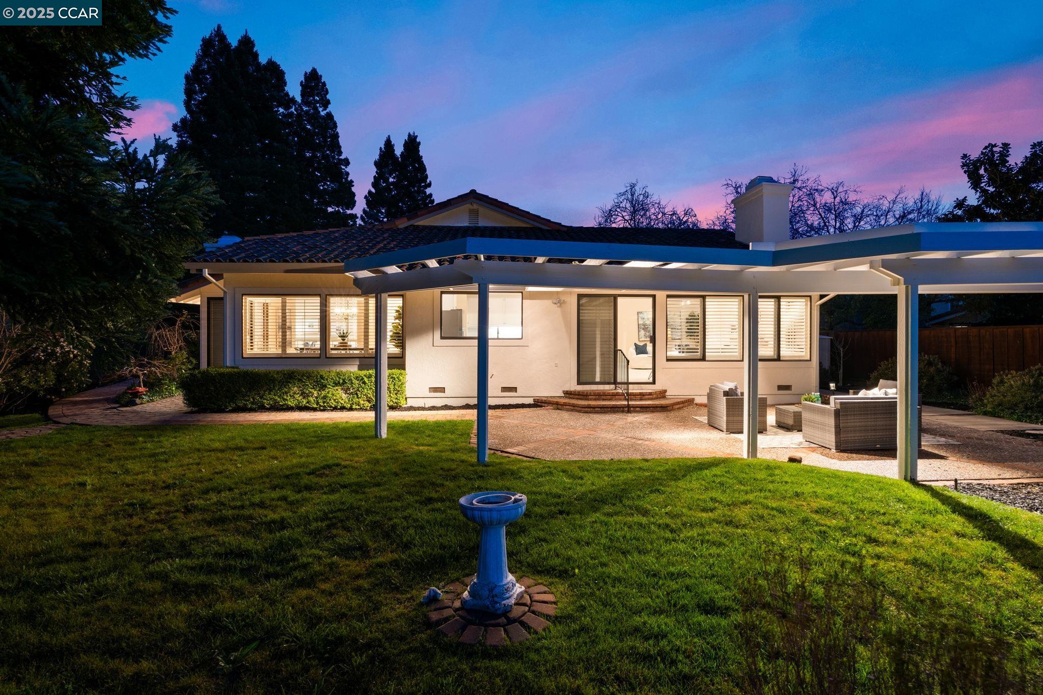 387 Live Oak Dr