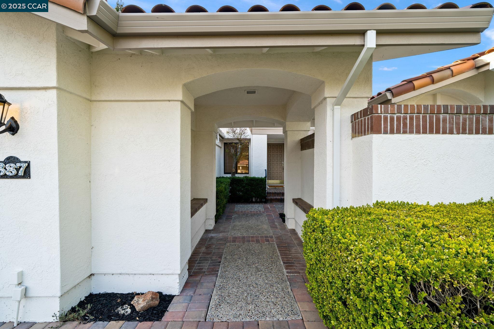 387 Live Oak Dr