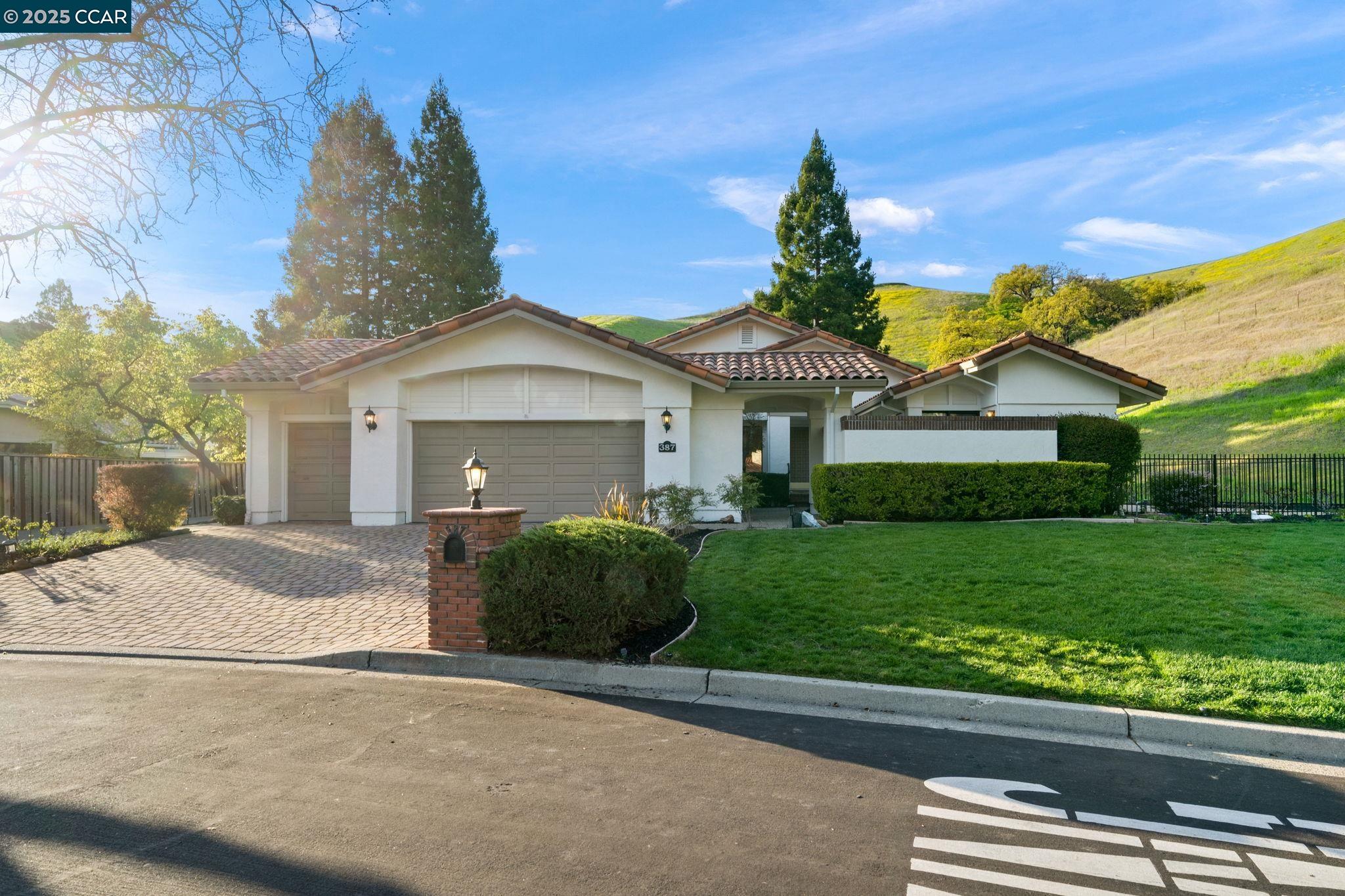 387 Live Oak Dr