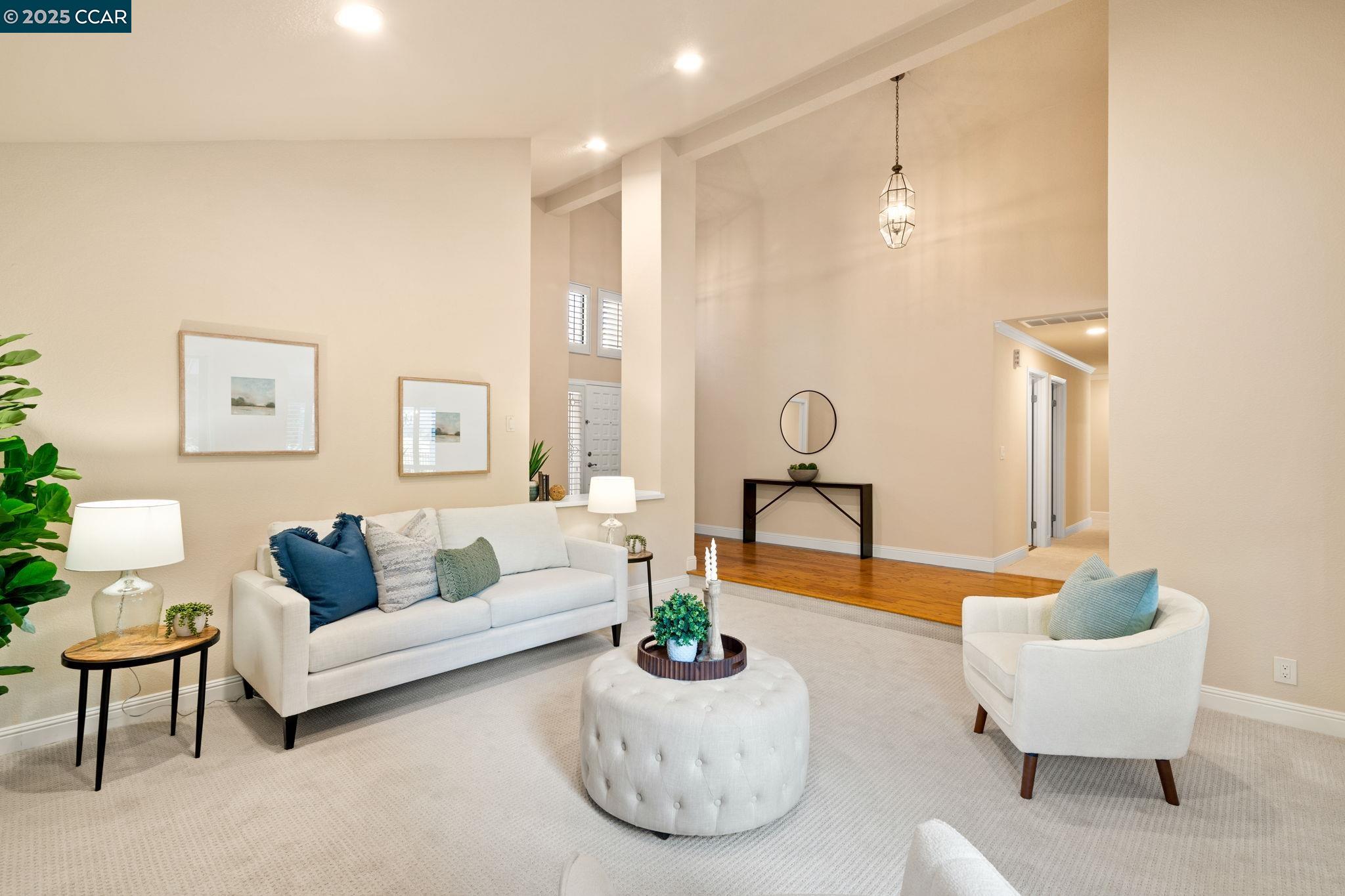 387 Live Oak Dr