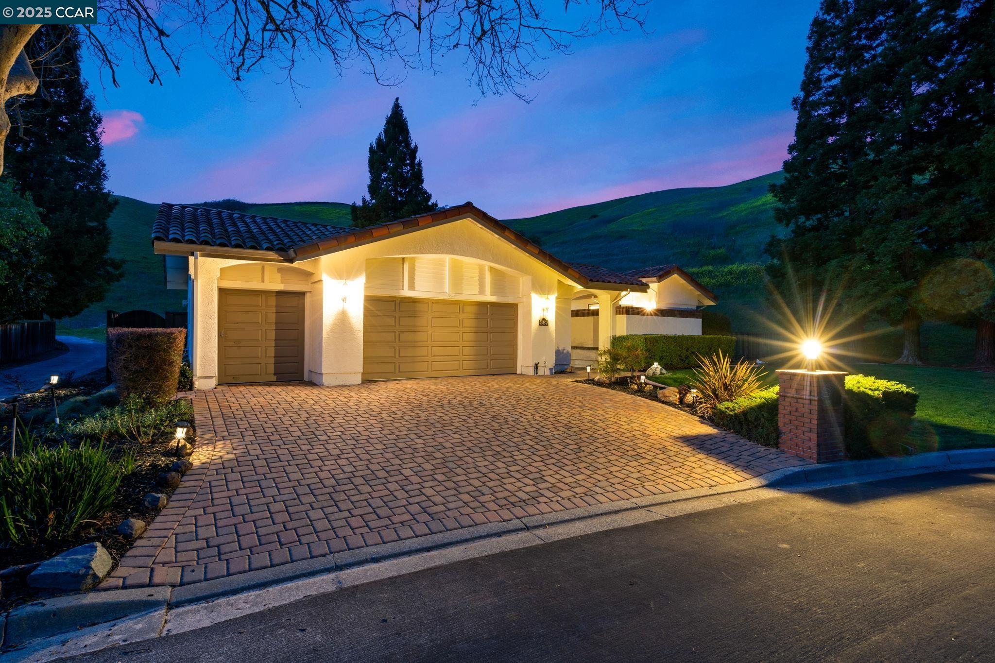 387 Live Oak Dr