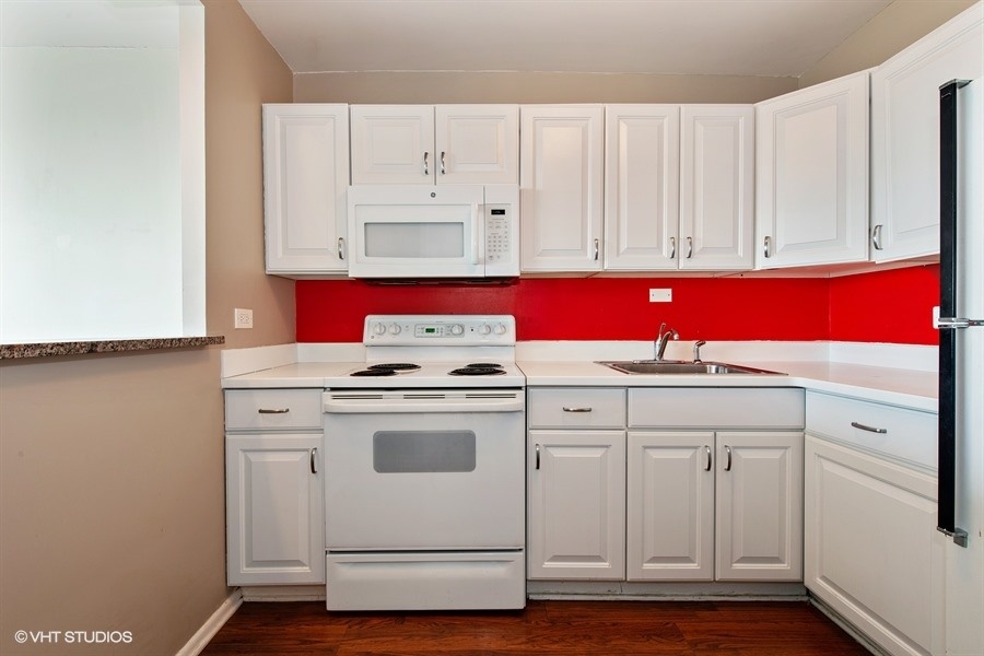 1850 N CLARK Street Unit: 1906
